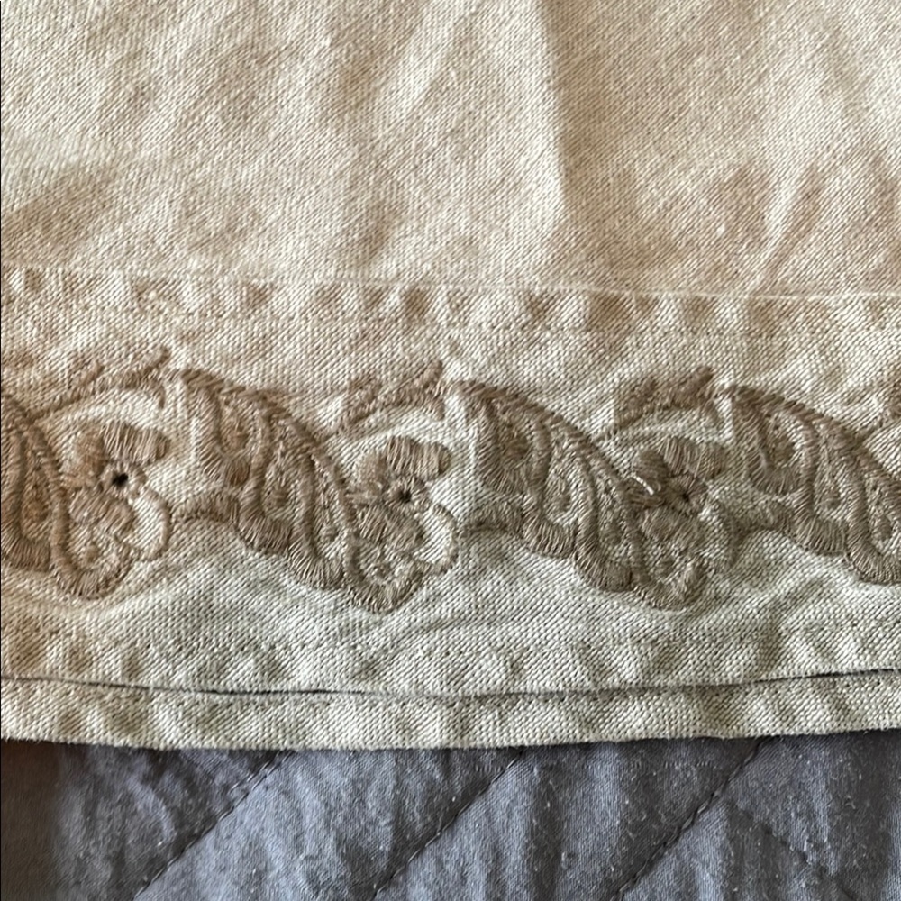 J Jill 100% linen adorable eyelit skirt size small light cream color - Picture 7 of 7